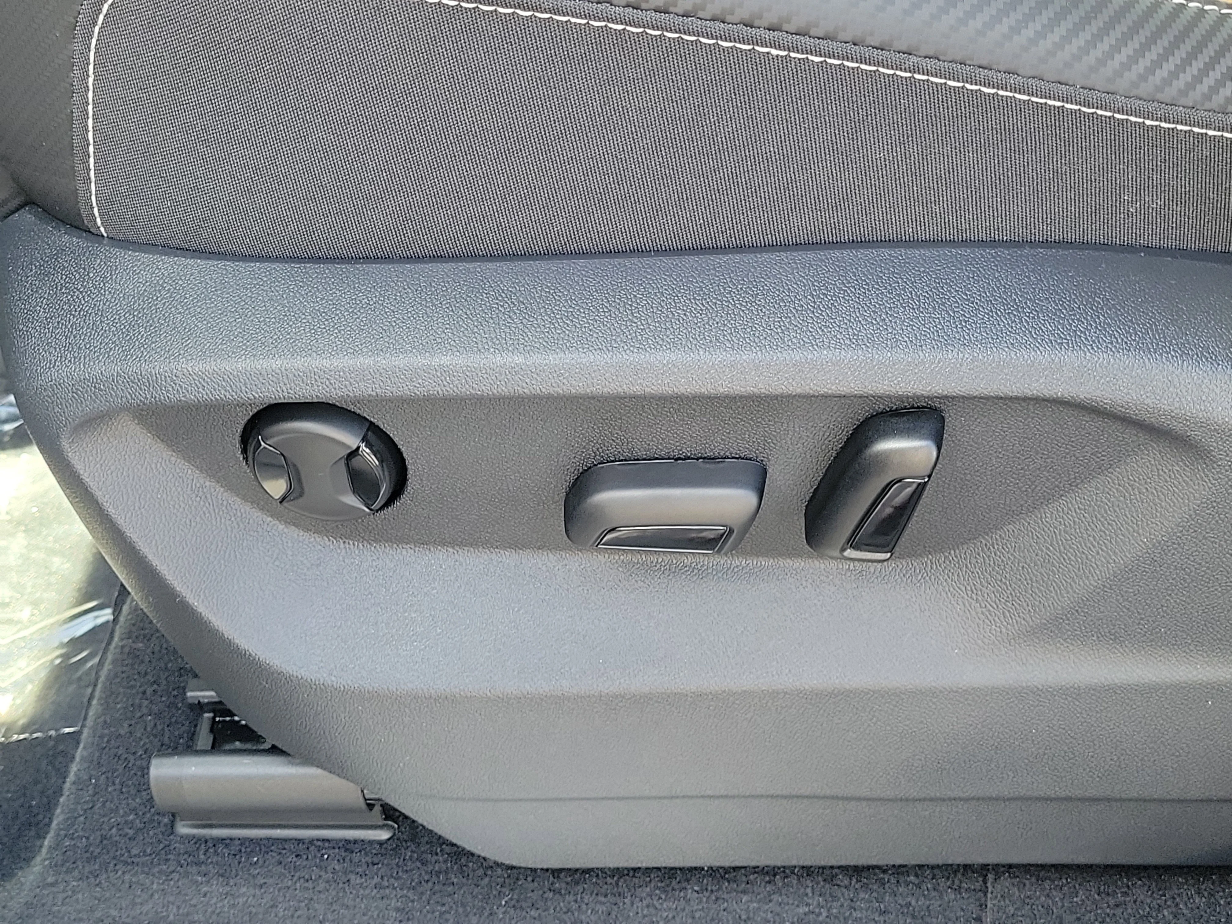 New 2026 Black Volkswagen SE w/Technology image 21