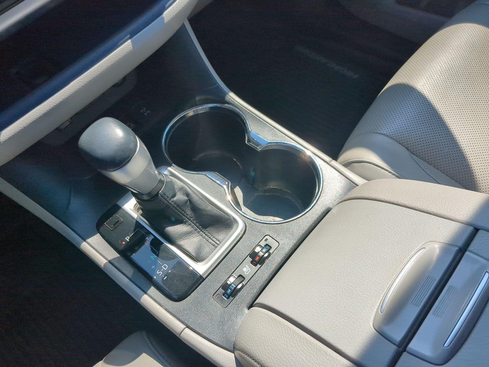 Certified Used 2019 Blizzard Pearl Toyota Limited Platinum image 16