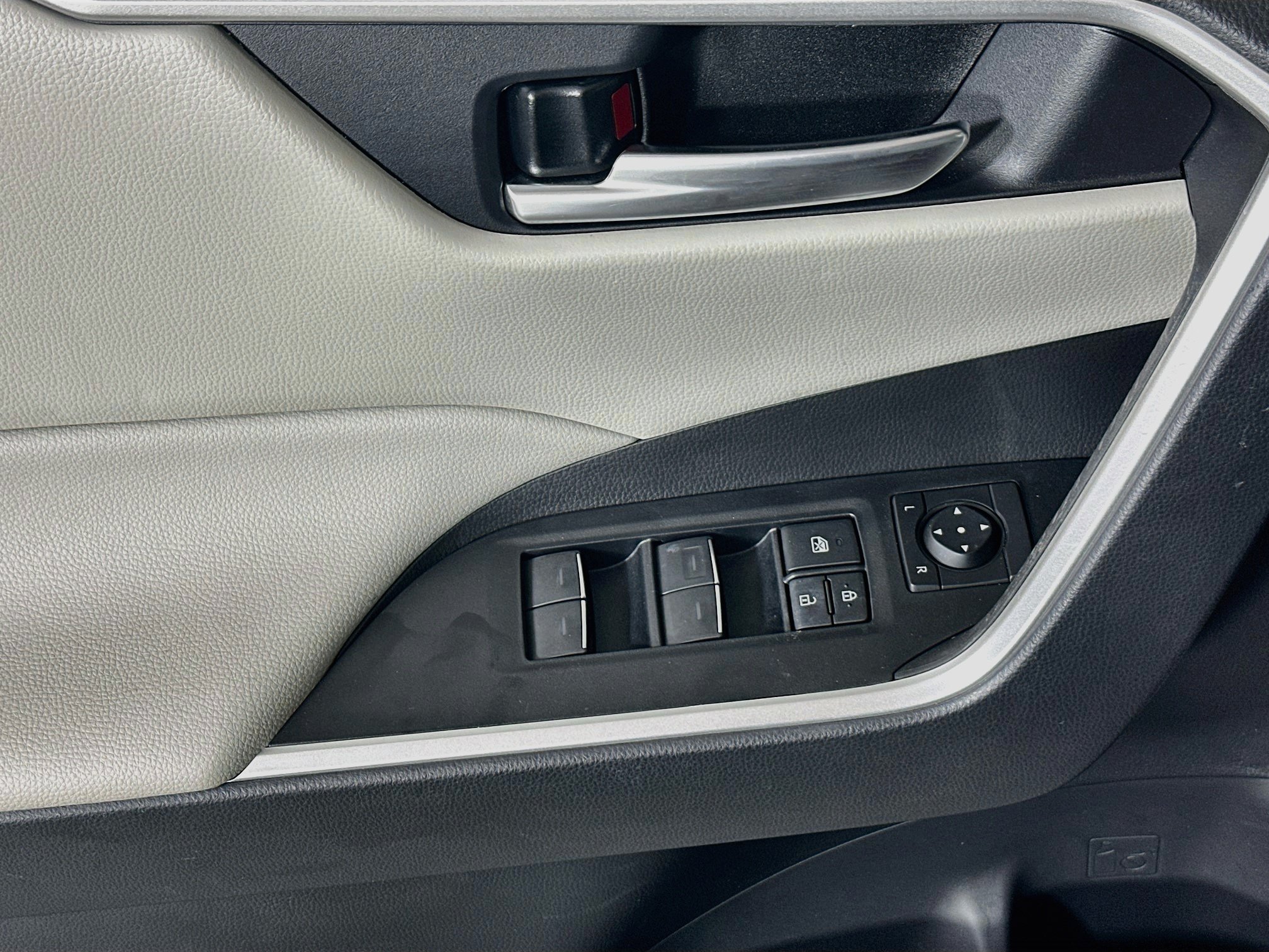 Used 2024 Pearl Toyota XLE Premium image 14