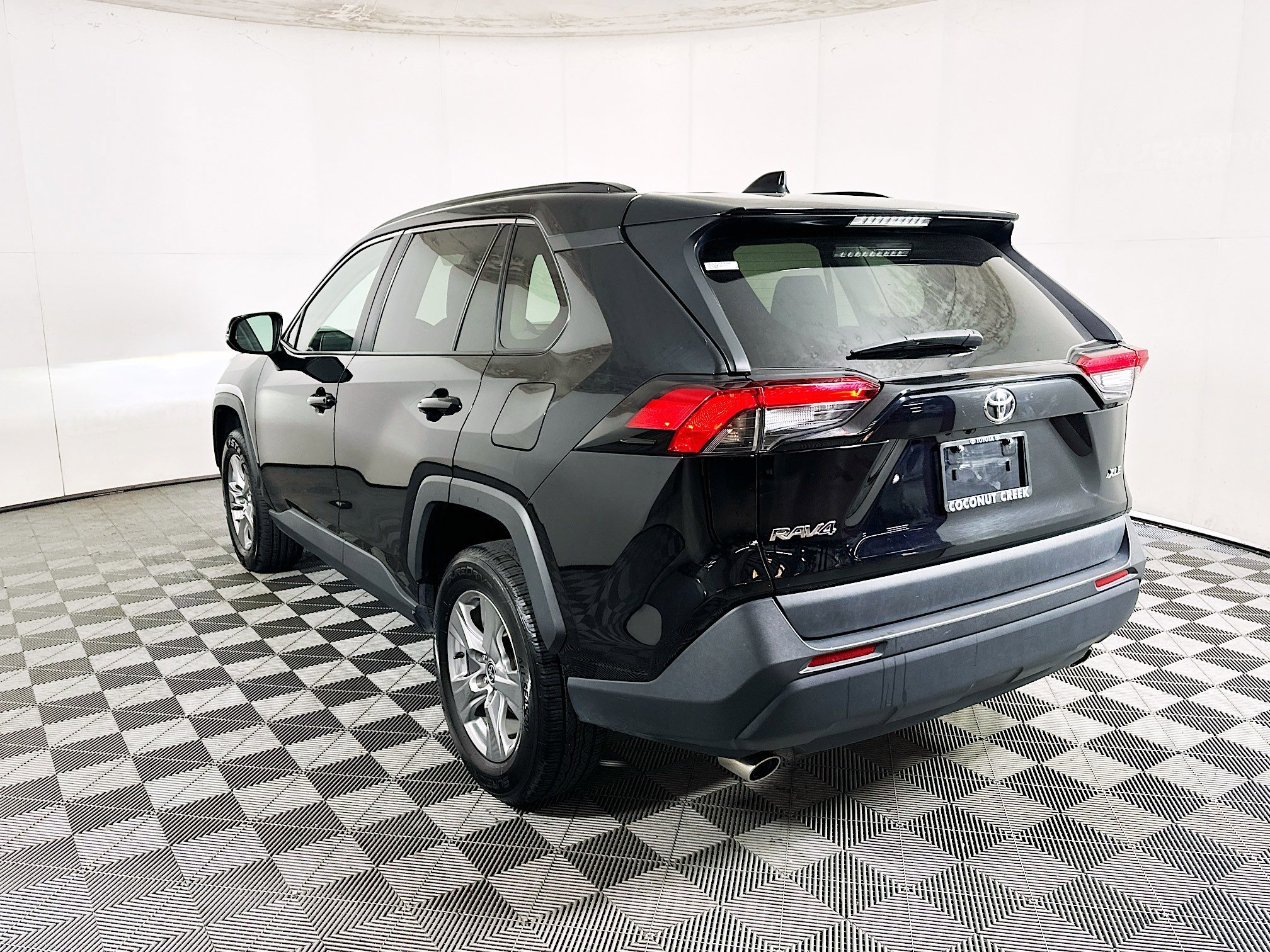 2024 Toyota RAV4 thumbnail 7