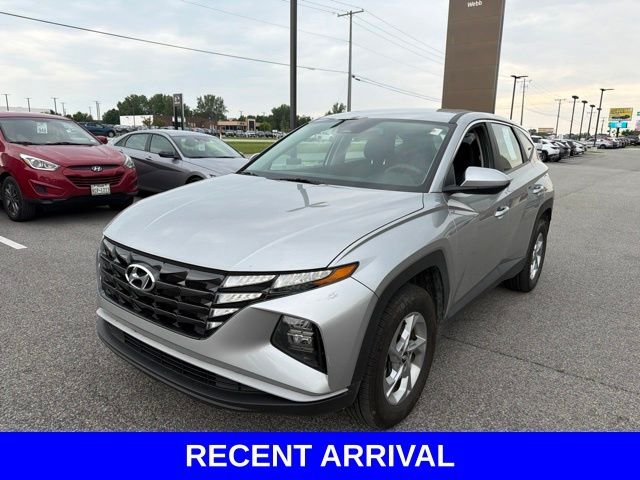 Used 2022 Silver Hyundai SE image 5