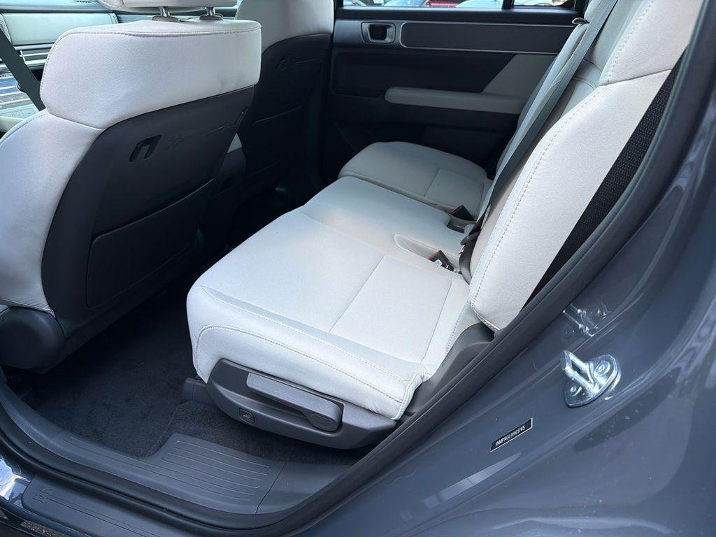 New 2027 Gray Hyundai SE FWD image 21