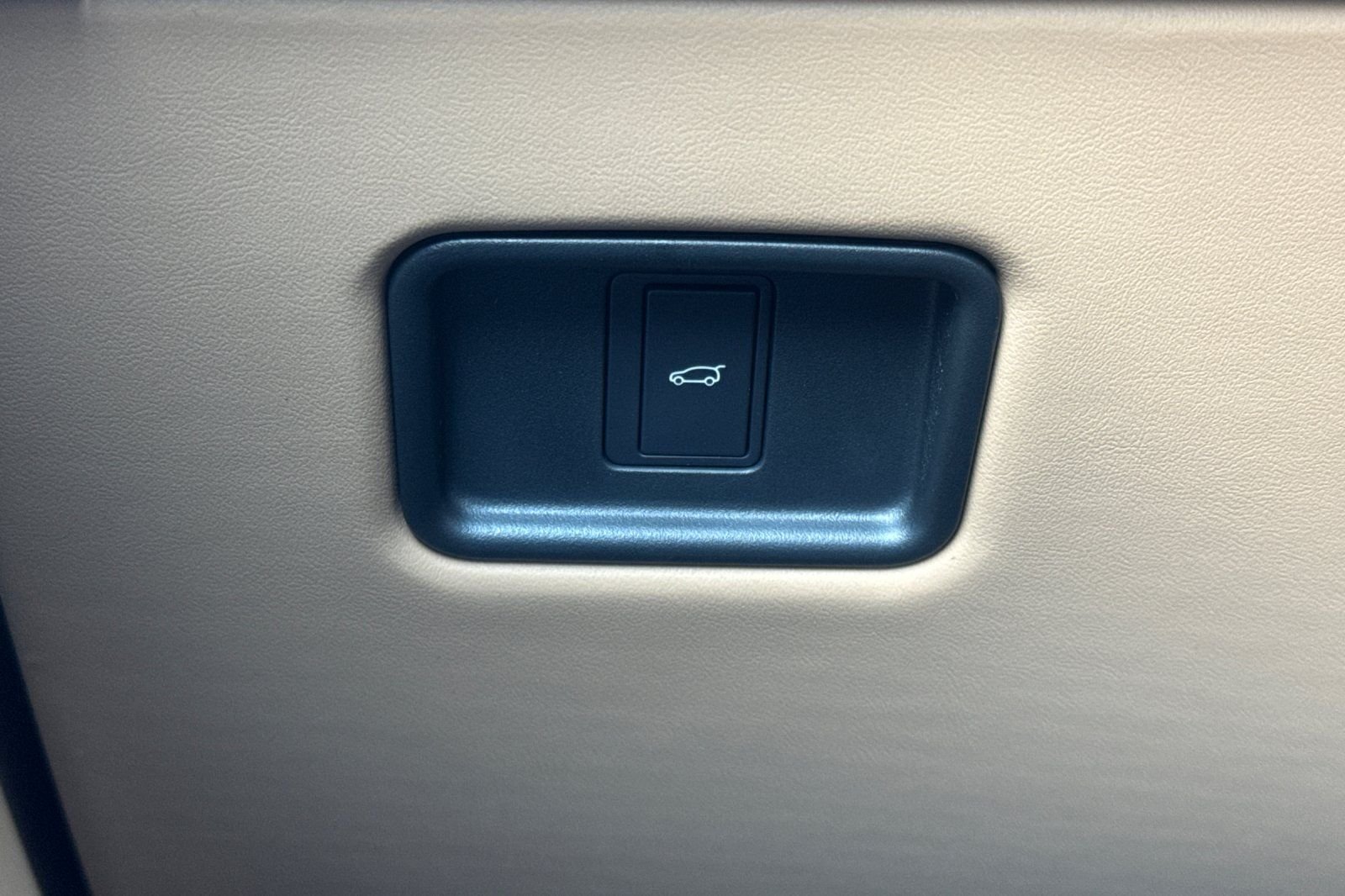 New 2026 Belgravia Green Land Rover SE image 32