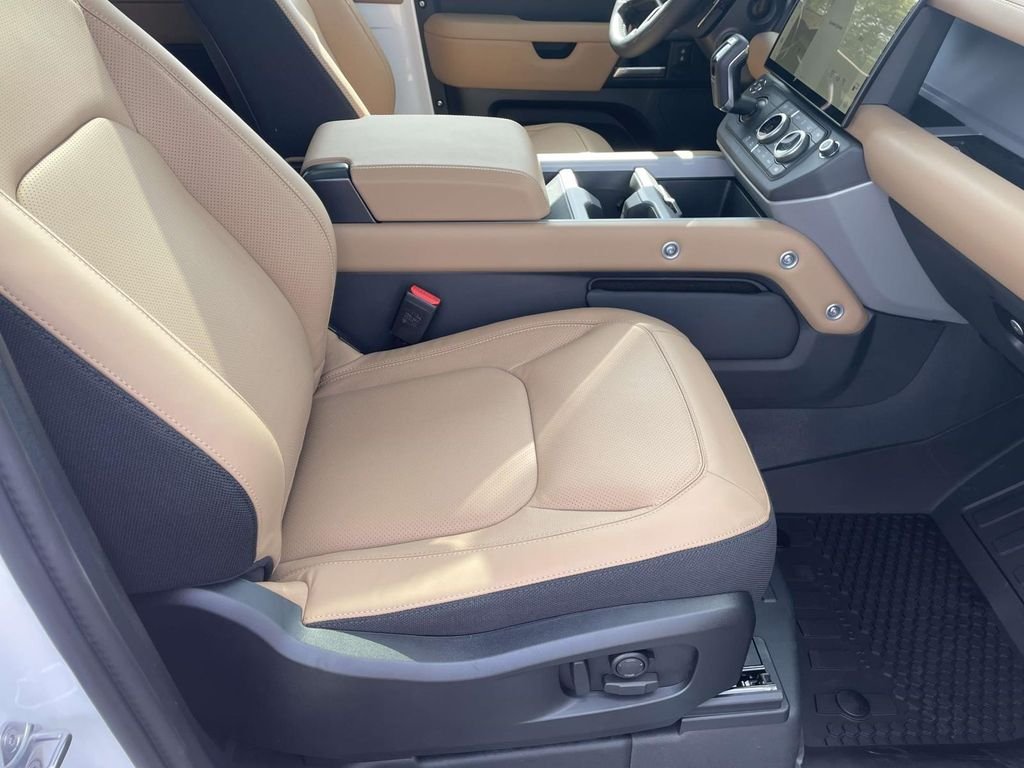 New 2026 Fuji White Land Rover V8 image 20