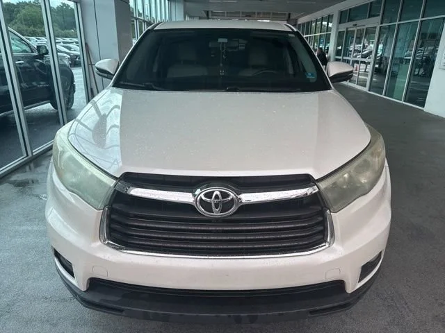 Used 2016 Blizzard Pearl Toyota LE Plus image 2
