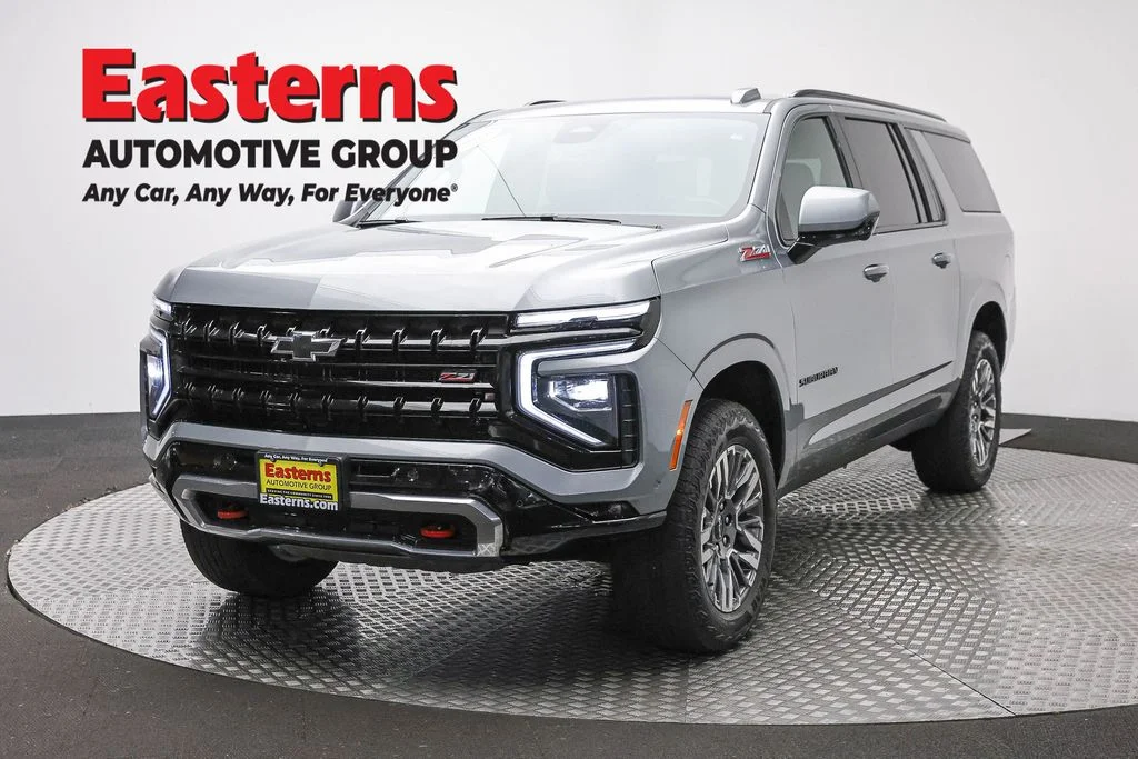 Used 2025 Gray Chevrolet Z71 image 1