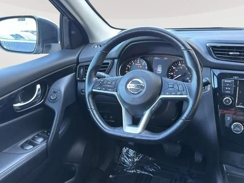 Used 2022 Gray Nissan SV image 12
