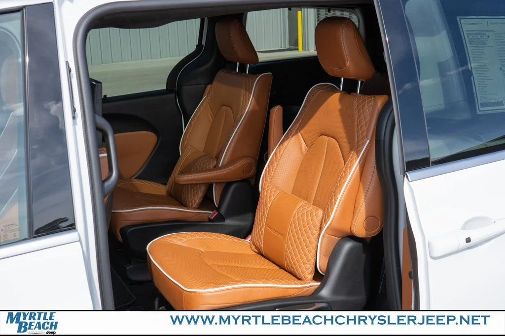 New 2026 Bright White Clear-Coat Exterior Paint Chrysler Pinnacle image 14