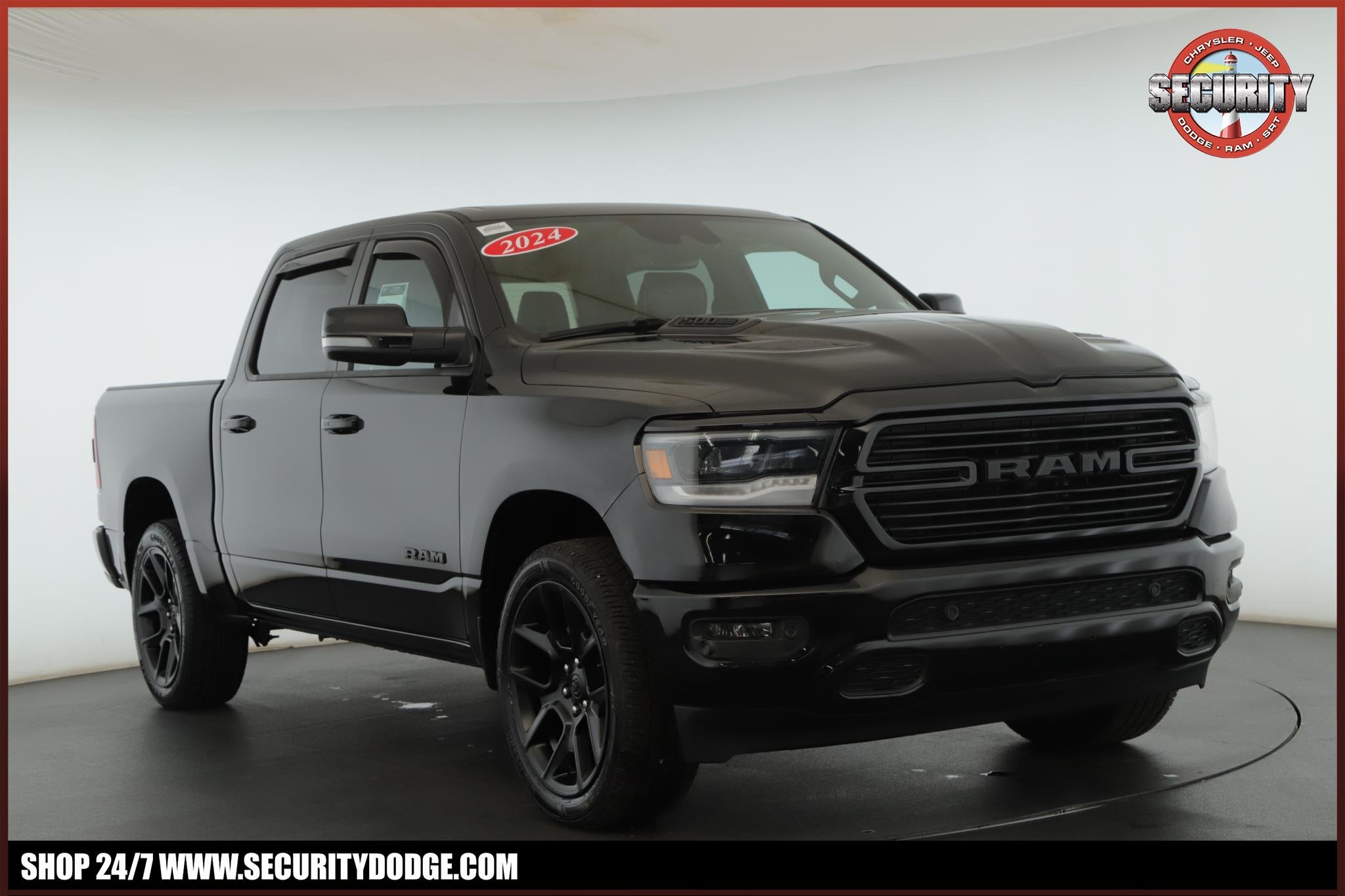 2024 RAM 1500 Laramie 4x4 Crew Cab 5'7's photo