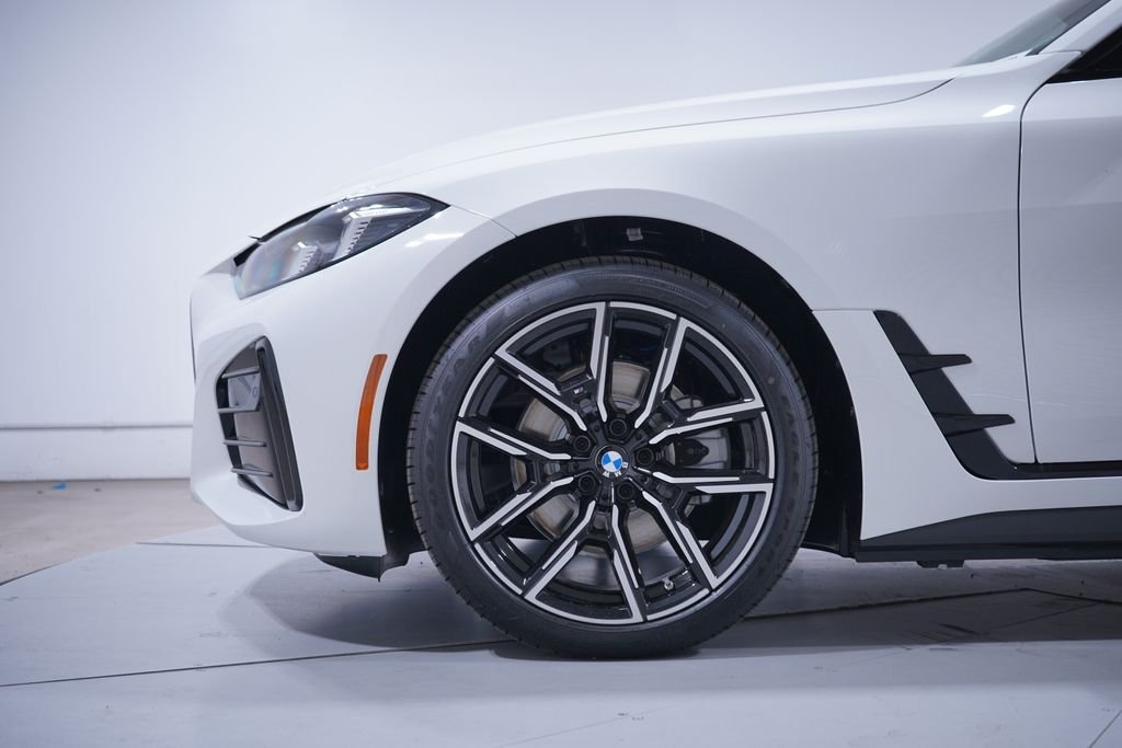 New 2026 Alpine White BMW eDrive40 image 2