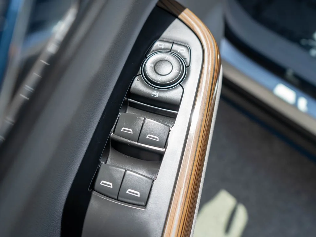 Used 2018 Silver GMC SLE-2 image 18