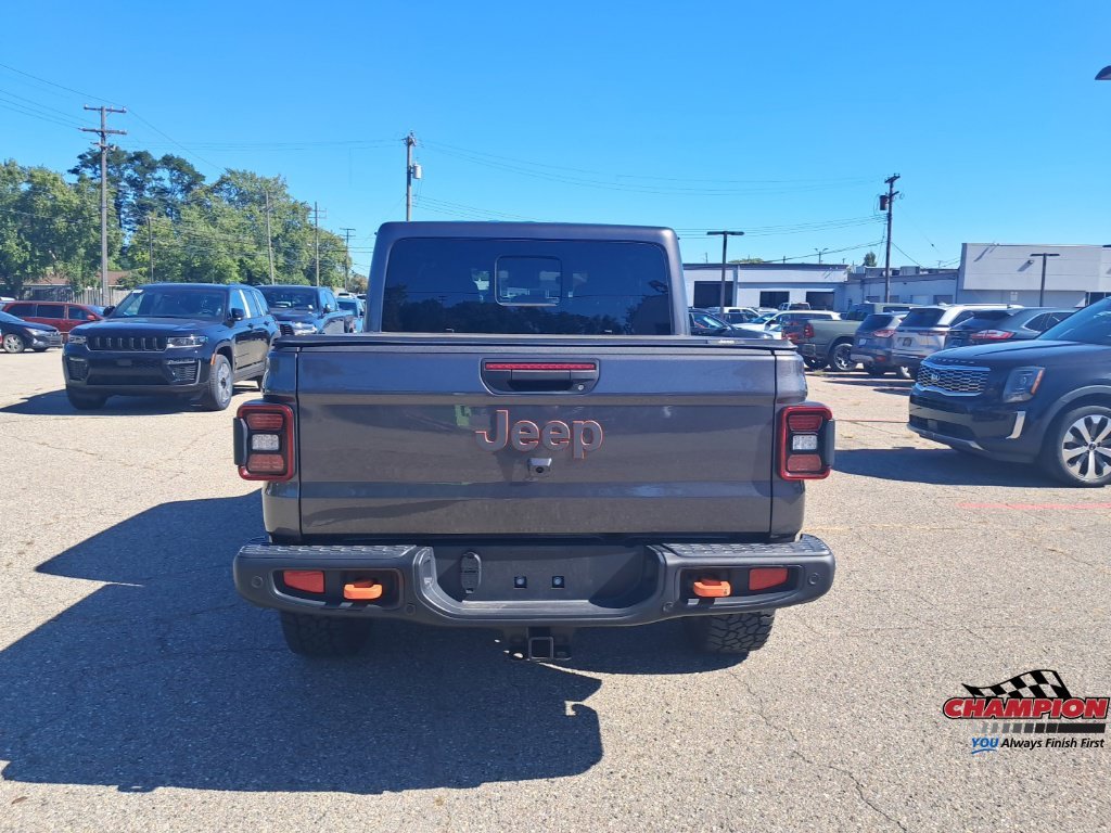 Used 2025 Gray Jeep Mojave image 4