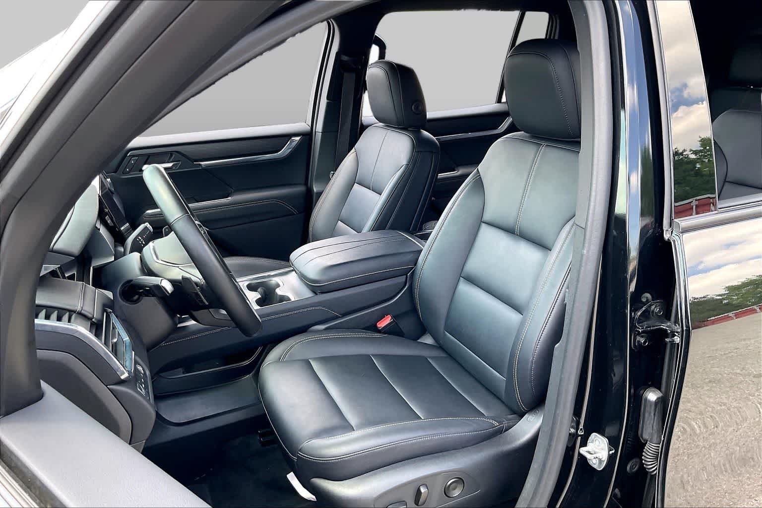 Used 2024 Ebony Twilight Metallic GMC Elevation image 8