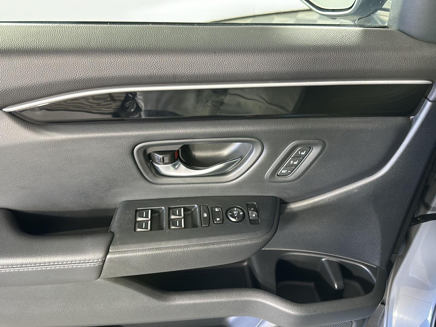 Used 2024 Sonic Gray Pearl Honda Touring image 11