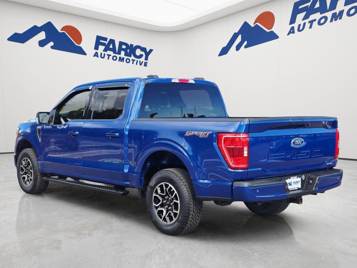 Used 2023 Atlas Blue Ford XLT image 6