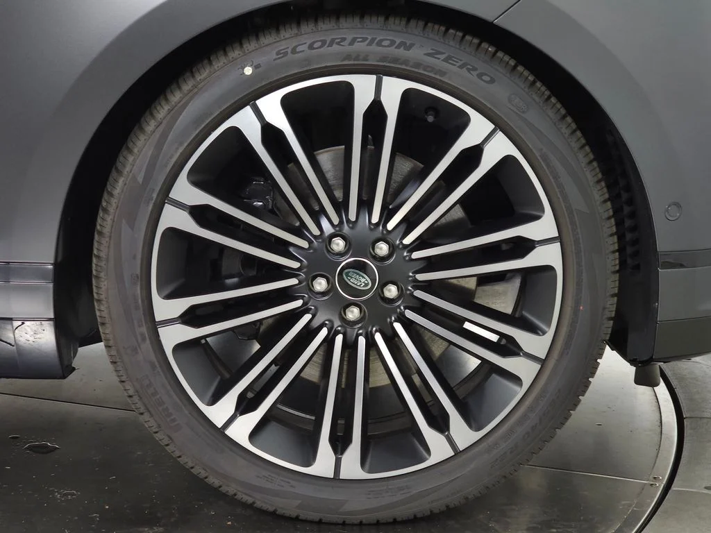 New 2026 Carpathian Grey Land Rover Belgravia Edition Satin image 9