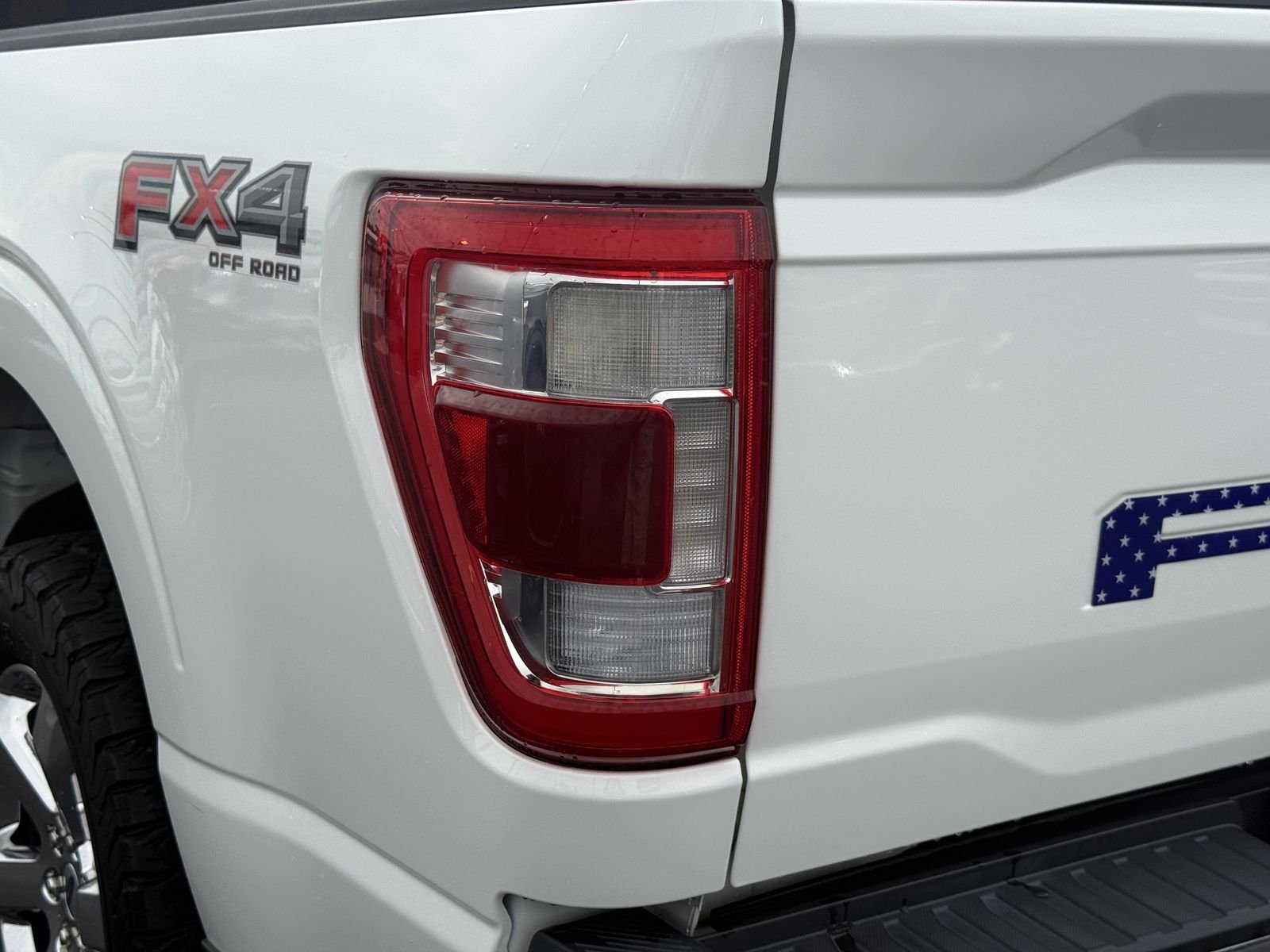 Certified Used 2022 White Metallic Ford Lariat image 11