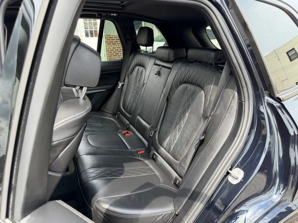 Used 2024 Black BMW xDrive40i image 13