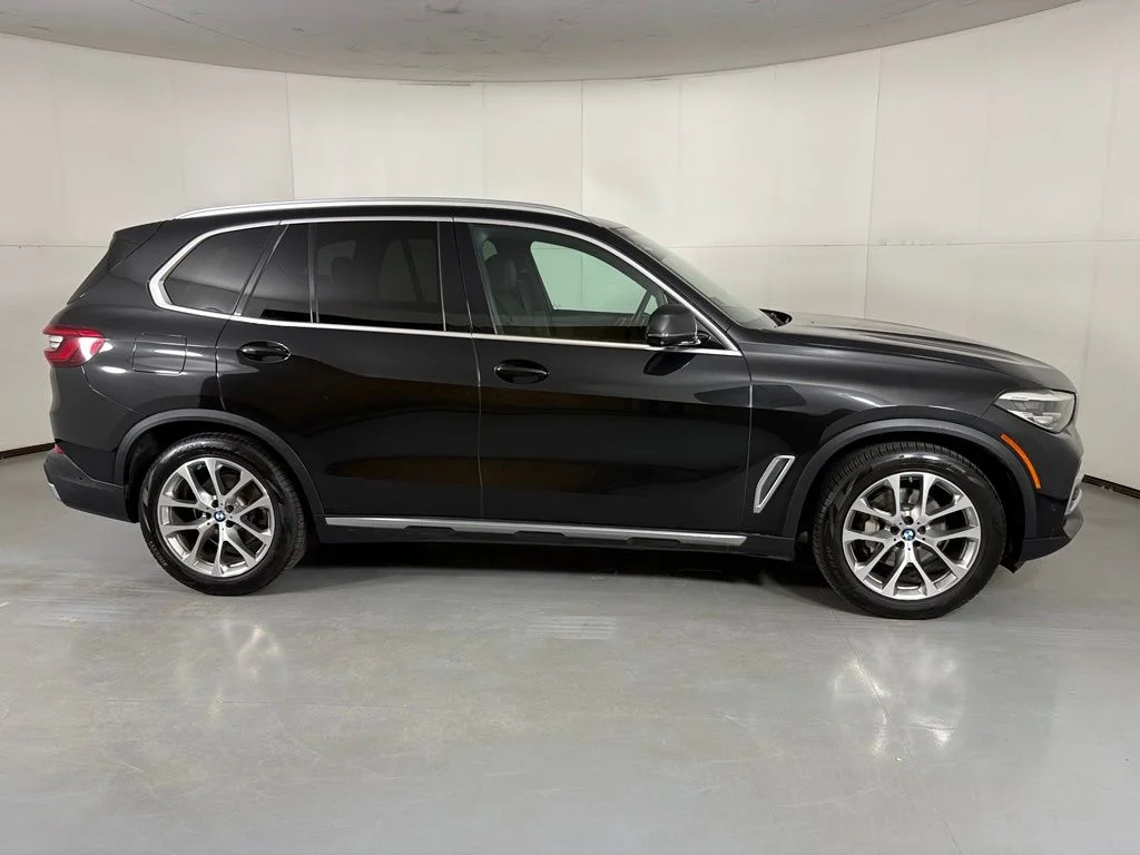 Used 2020 Black Sapphire Metallic BMW sDrive40i image 9