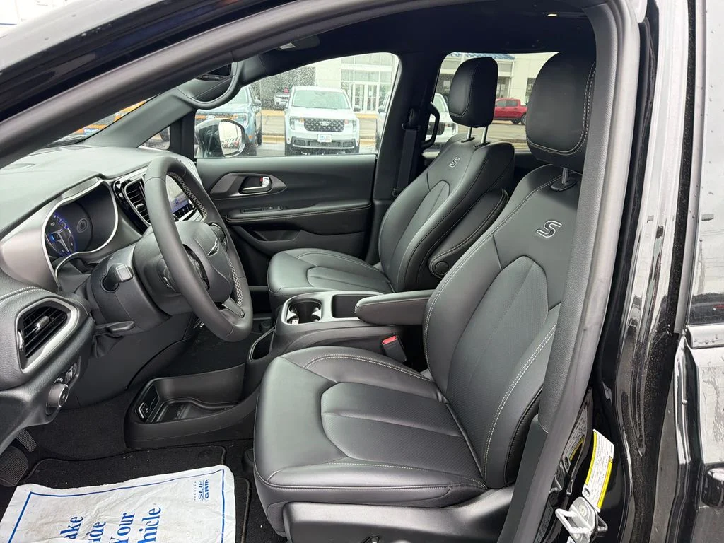 2026 Chrysler Pacifica Select - Photo 9