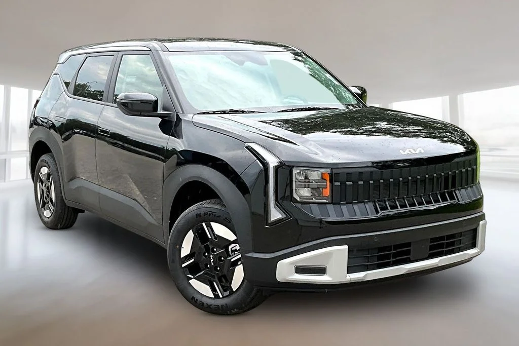 New 2027 Aurora Black Pearl Kia LX image 2