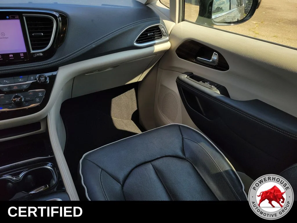 Used 2023 White Chrysler Limited image 22