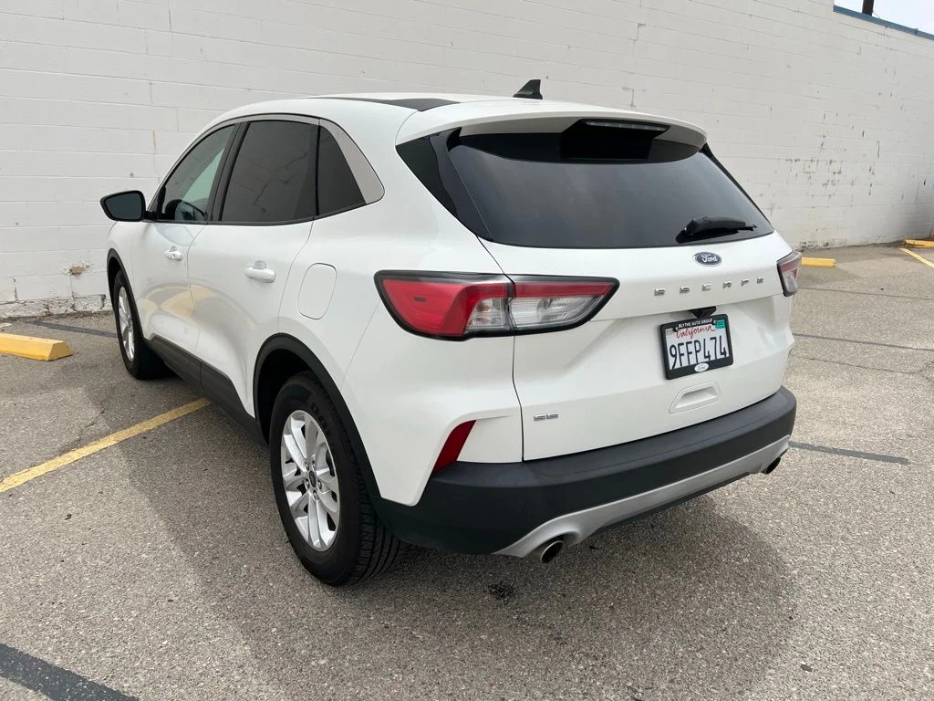 Used 2022 Star White Ford SE image 3