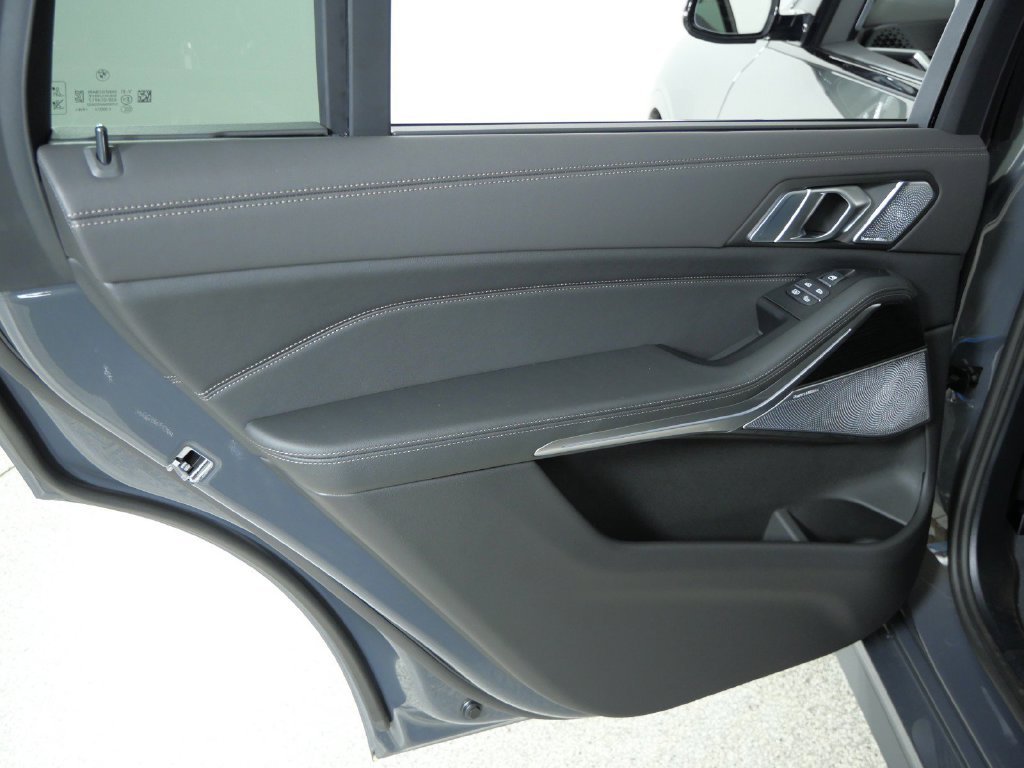 New 2027 Dravit Grey Metallic BMW xDrive40i image 32