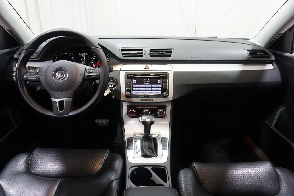 Used 2010 Silver Volkswagen Komfort image 13
