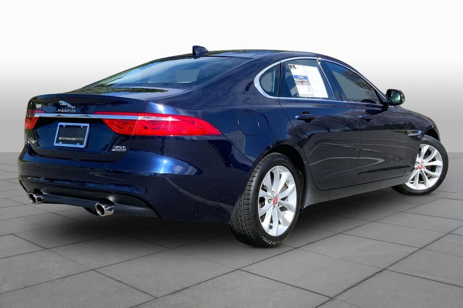 Used 2018 Loire Blue Metallic Jaguar 35t Prestige image 13