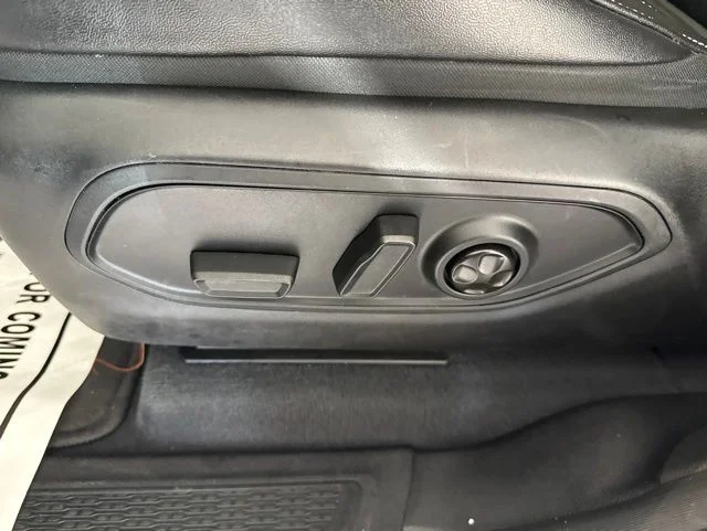 Used 2023 White Jeep Limited image 19