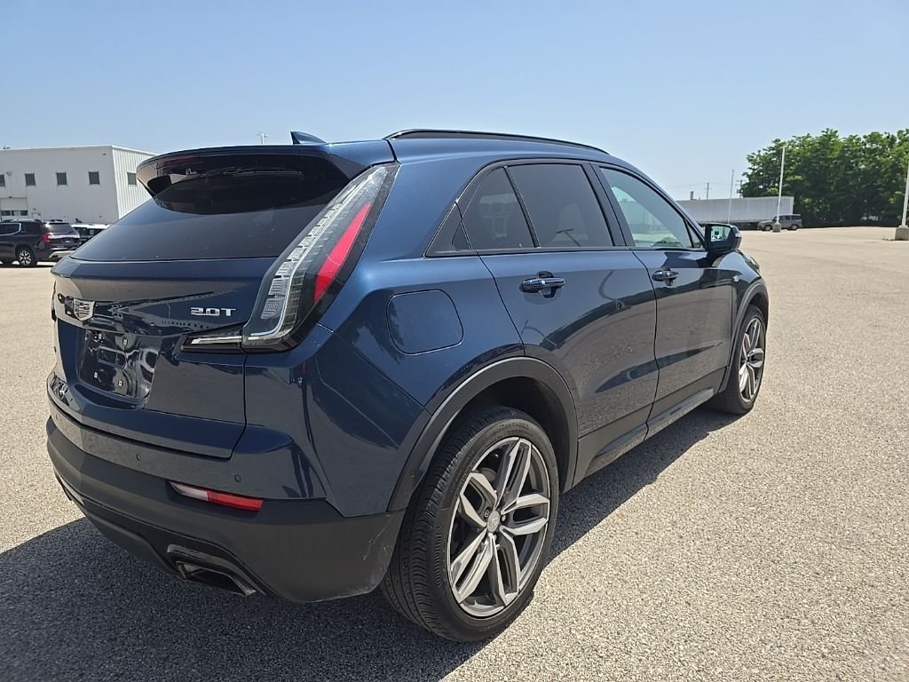 Used 2019  Cadillac Sport image 3