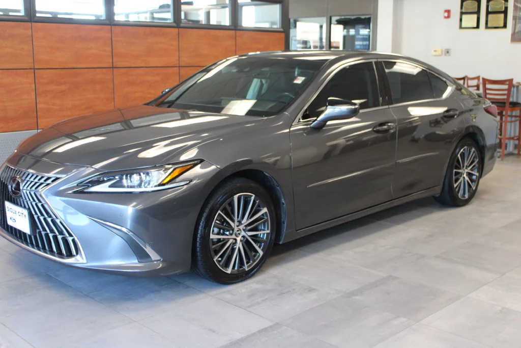 2023 Lexus ES