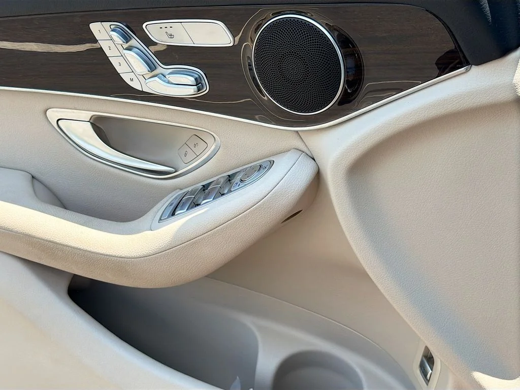 Used 2022  Mercedes-Benz GLC 300 image 23
