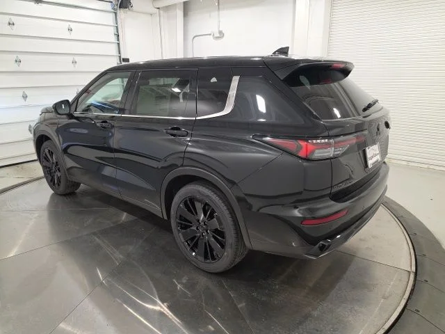 New 2026 Black Diamond Mitsubishi LE image 6