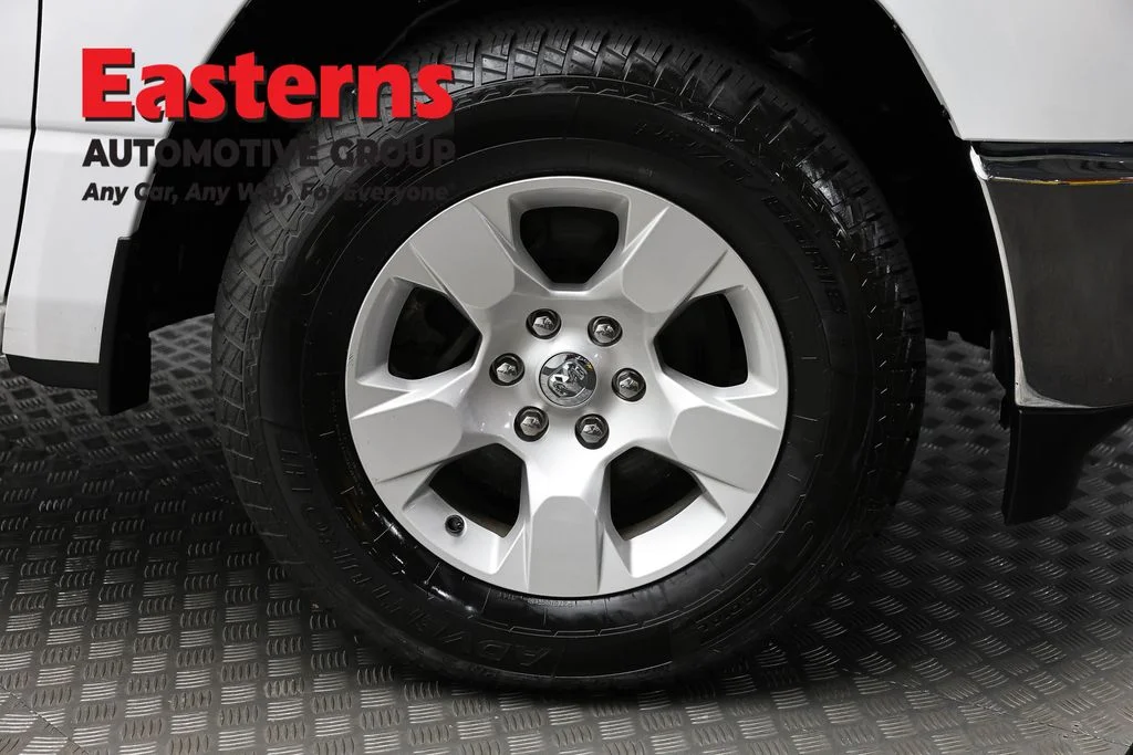 Used 2023 White Ram Big Horn/Lone Star image 32