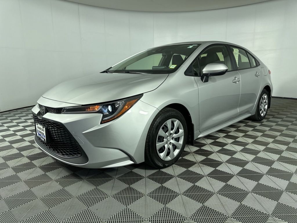 Used 2020 Silver Toyota LE image 5