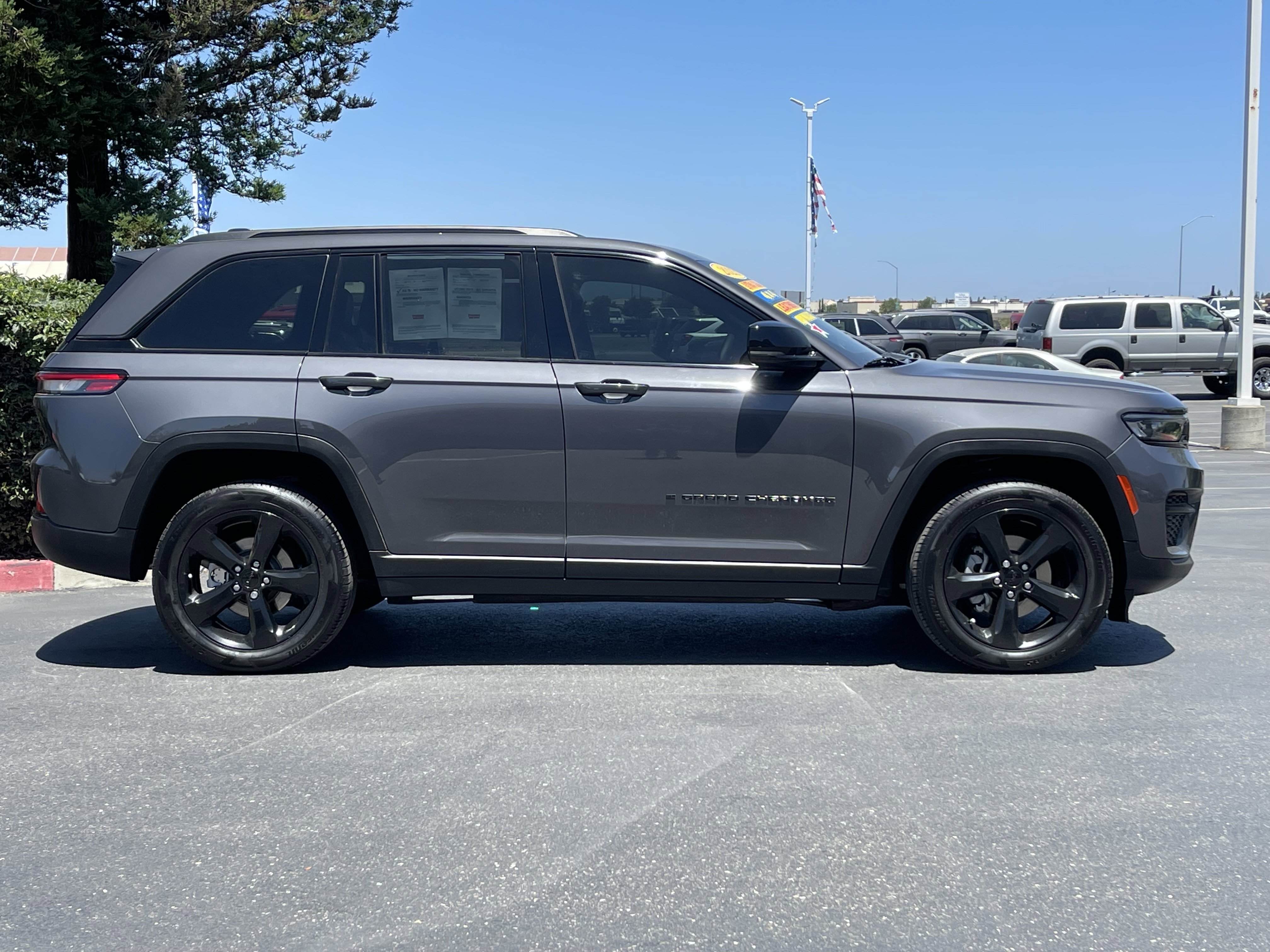 Used 2023 Gray Jeep Altitude X image 6