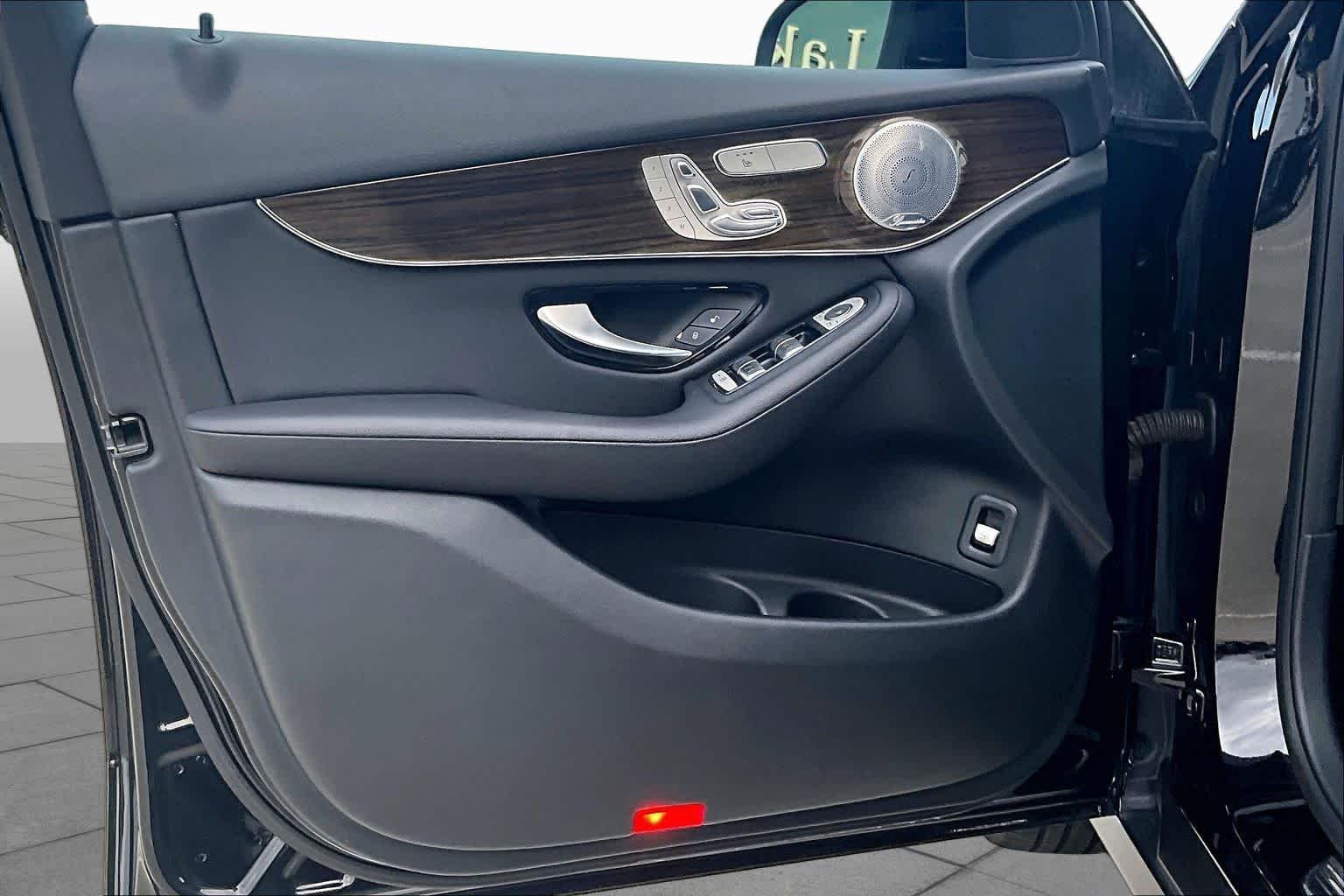 Used 2016 Black Mercedes-Benz GLC 300 image 19