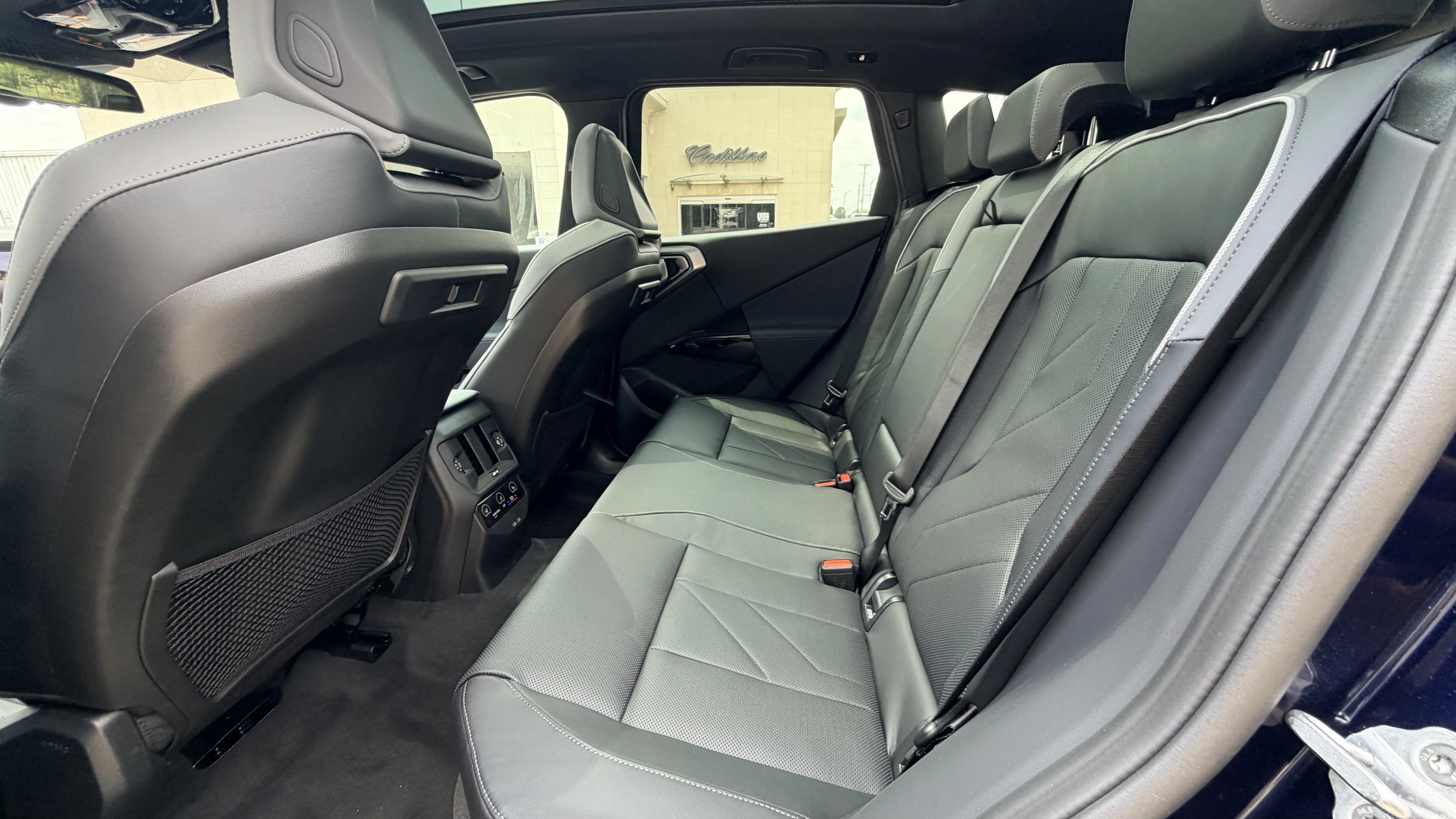 New 2026 Tanzanite Blue II Metallic BMW 30 xDrive image 25