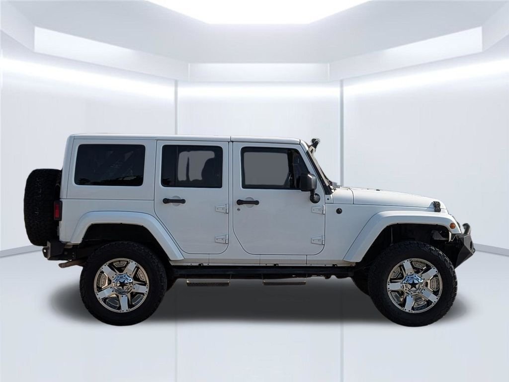 Used 2014 White Jeep Unlimited Sahara image 7