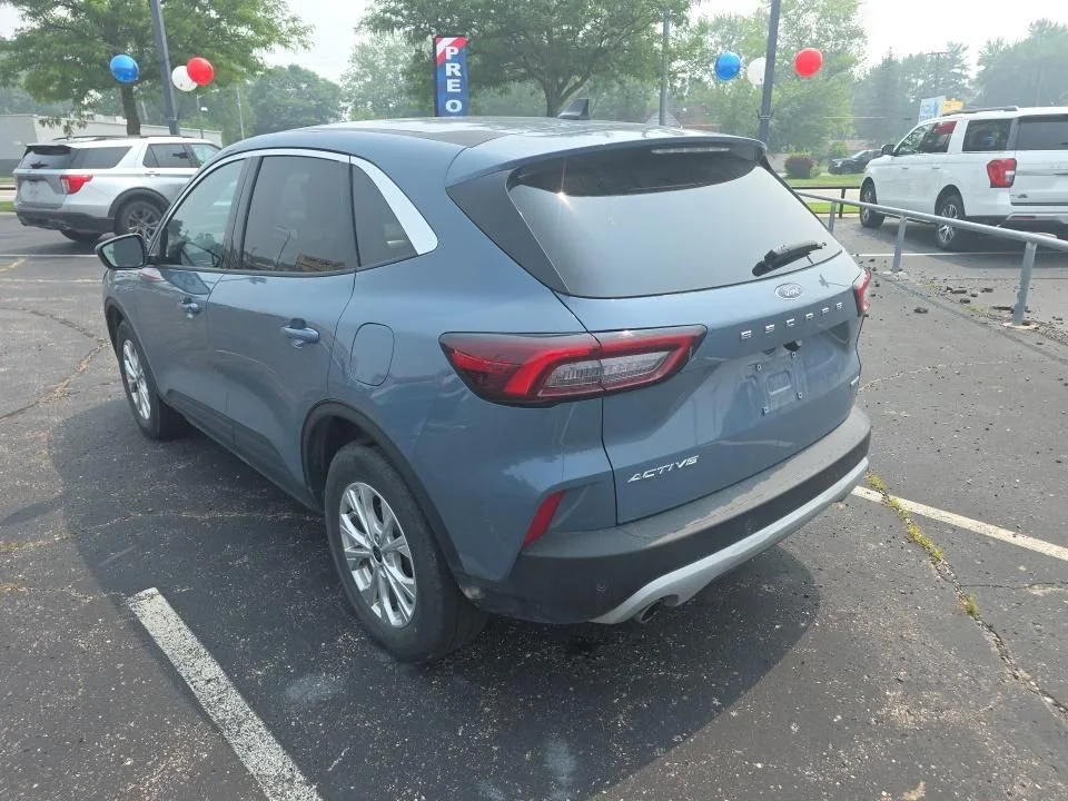 Used 2023 Vapor Blue Ford Active image 3