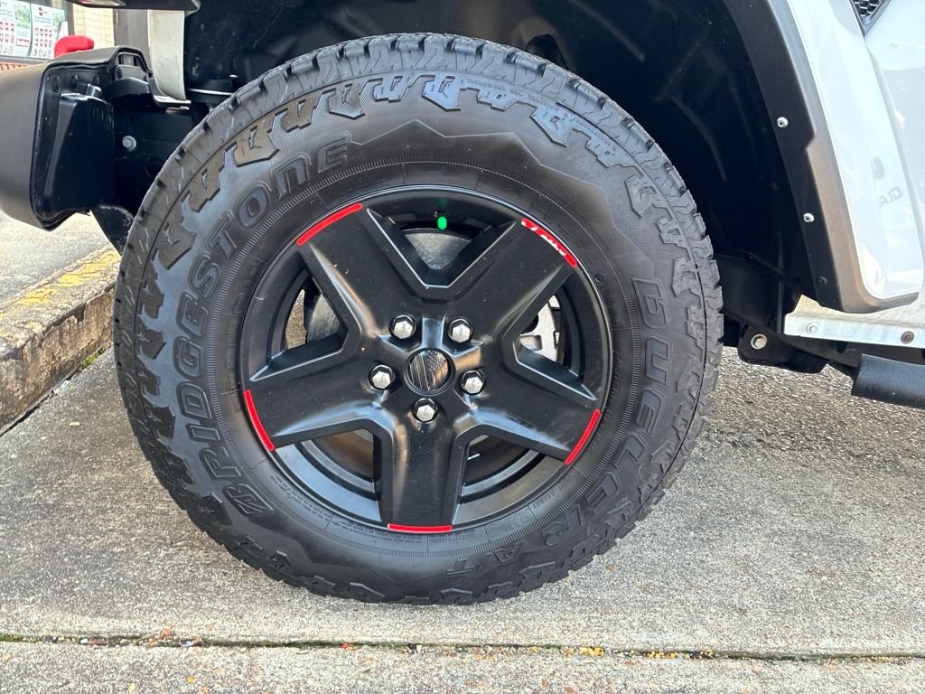 Used 2022 White Jeep Sport image 25