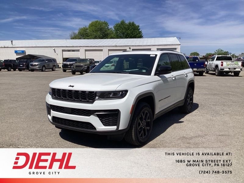 Used 2026 White/off-white Jeep Laredo Altitude image 3