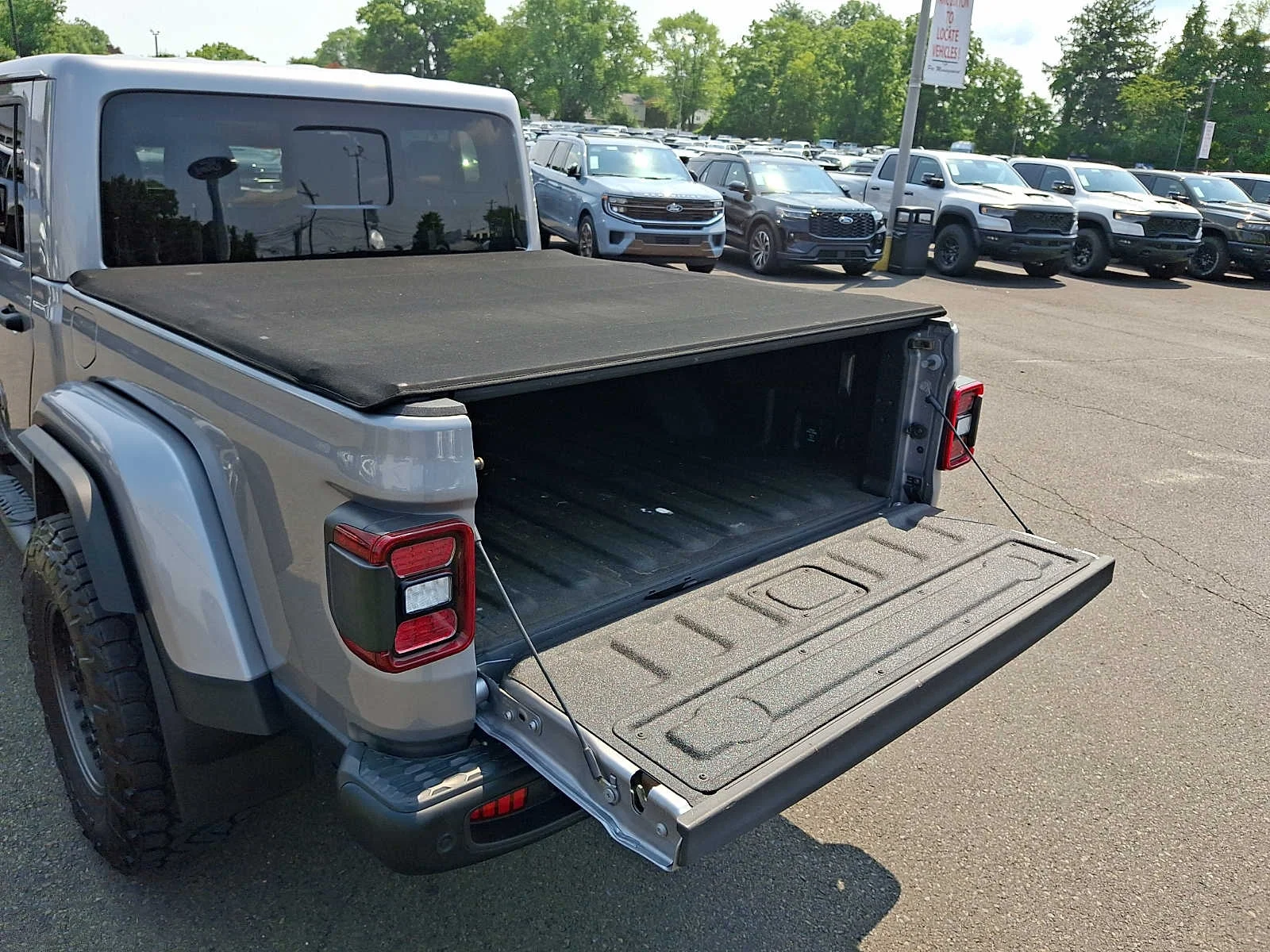 Used 2020 Billet Silver Clearcoat Metallic Jeep Rubicon image 58