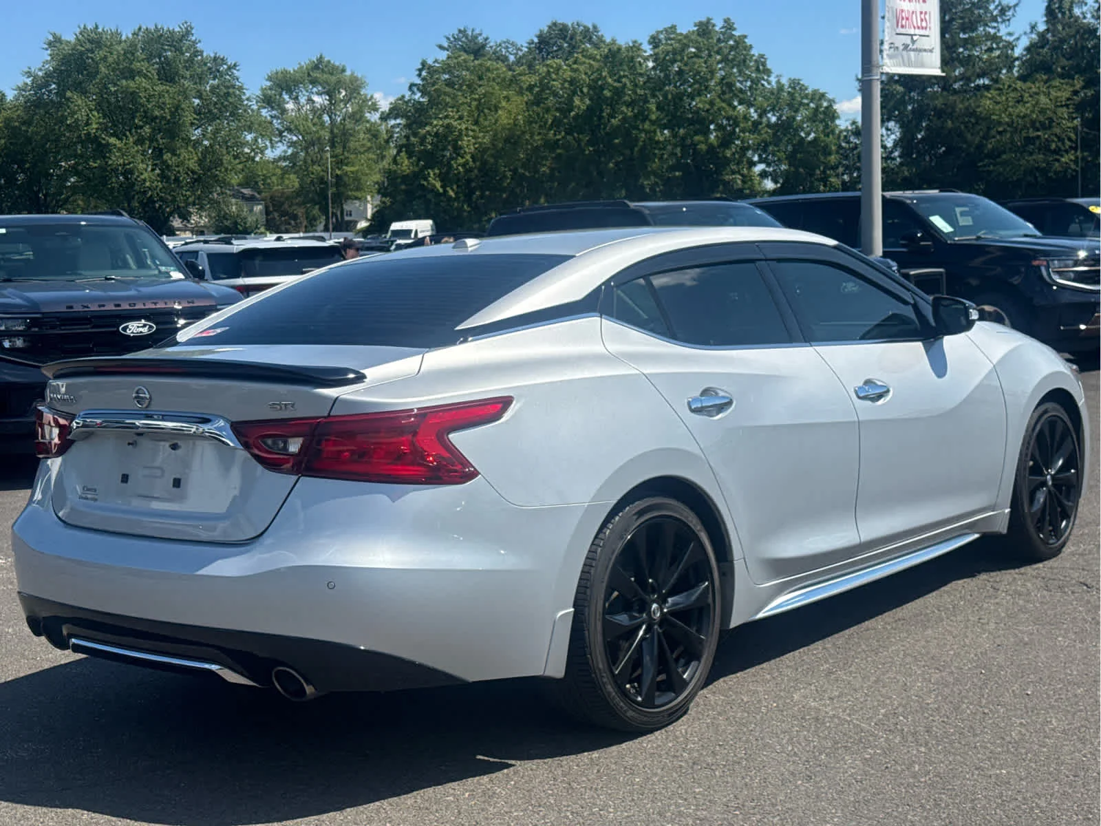 Used 2017 Brilliant Silver Nissan SR image 5