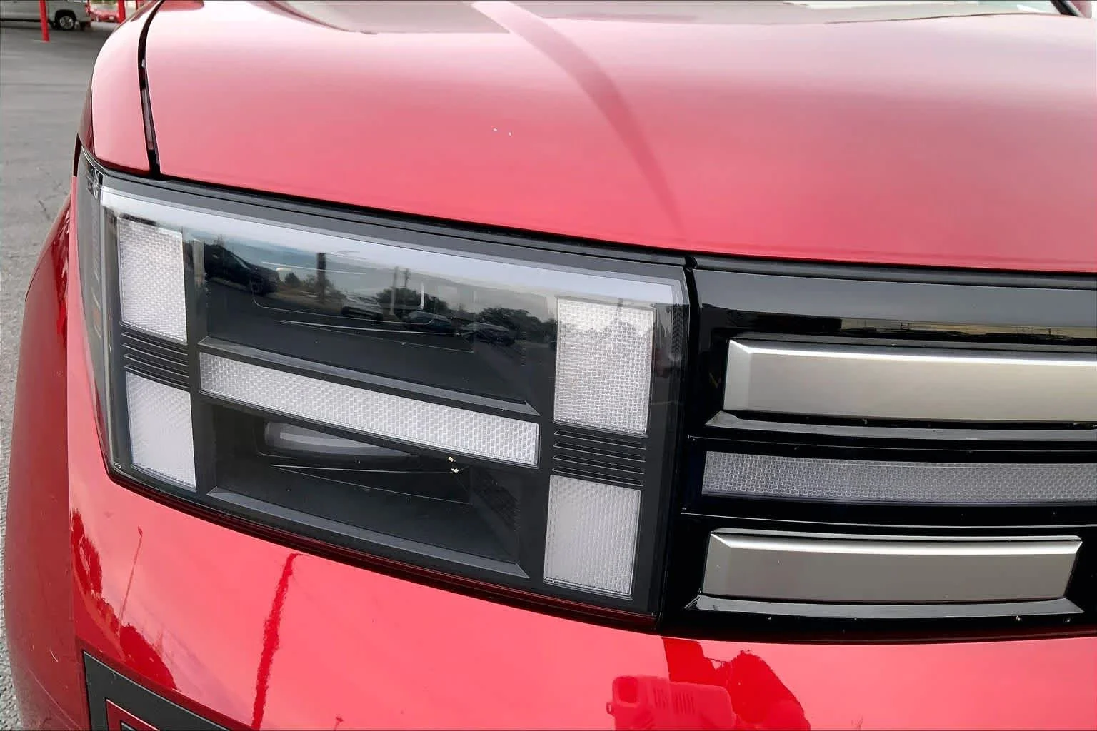 Used 2025 Ultimate Red Hyundai SEL image 28