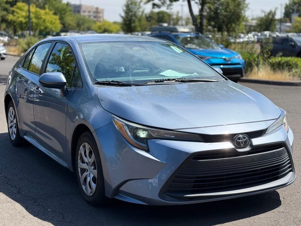 Used 2023  Toyota LE image 7