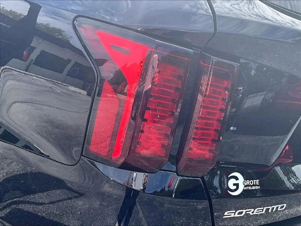 Used 2023 Black Kia X-Line EX image 32