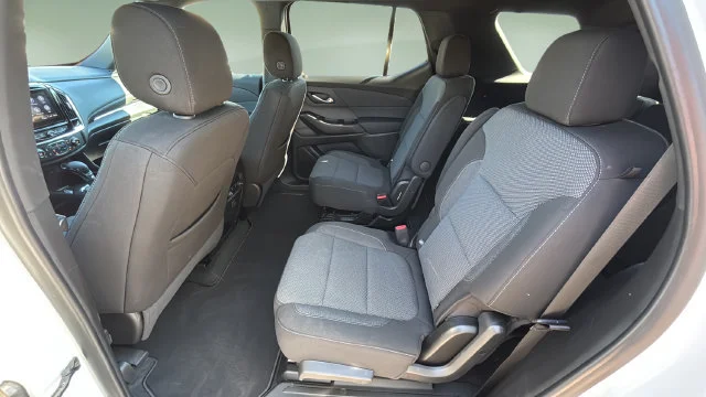 Used 2023 SUMMIT WHITE Chevrolet LT Cloth image 19